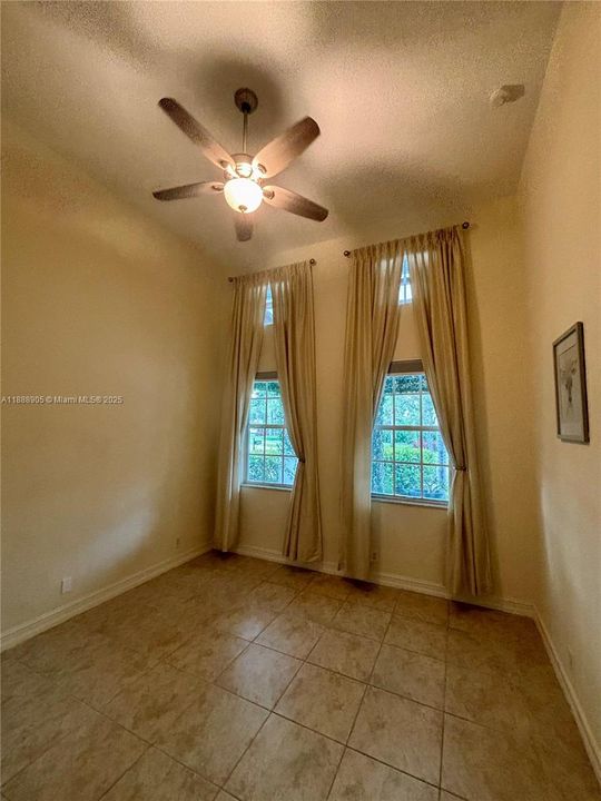 Active With Contract: $4,900 (4 beds, 3 baths, 2426 Square Feet)