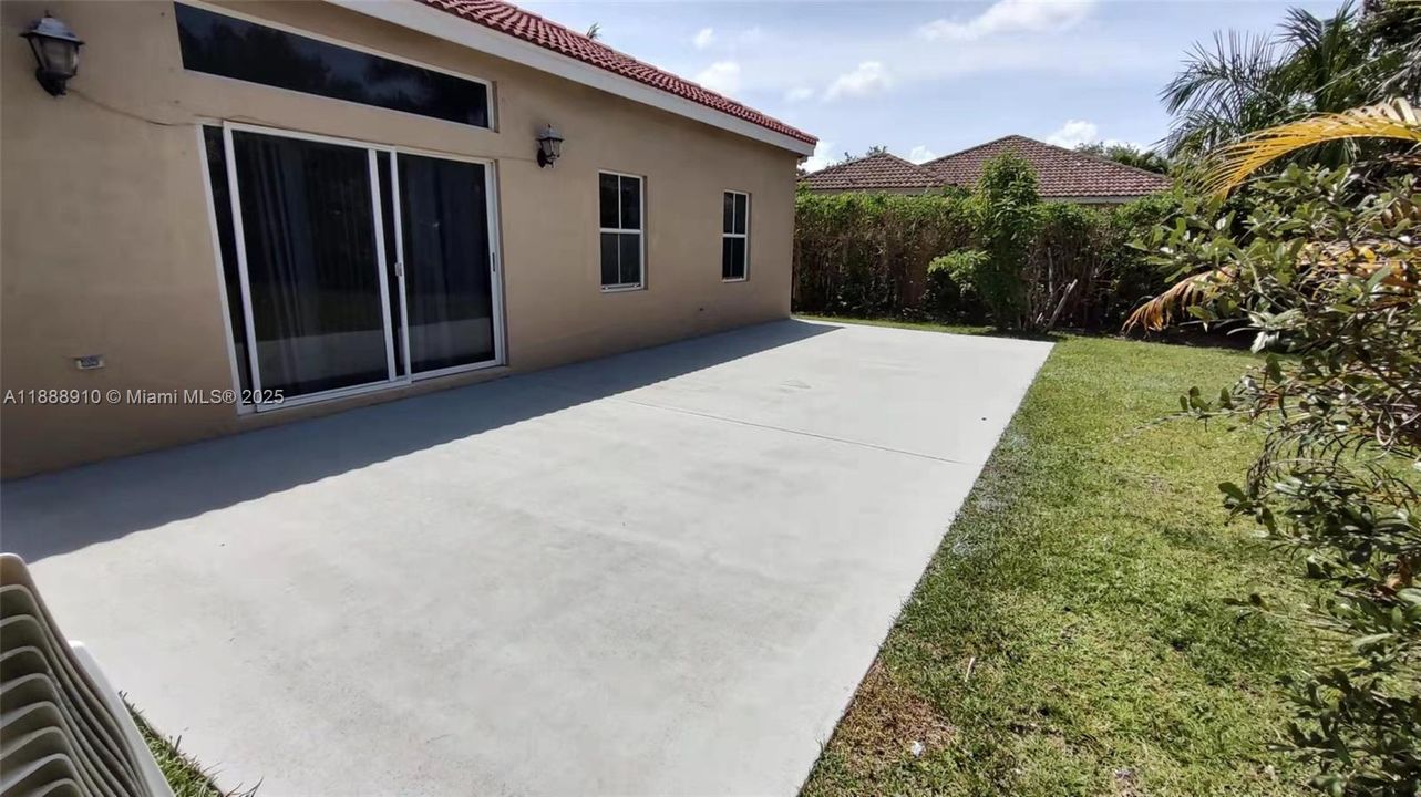 Под контрактом: $728,800 (4 спален, 2 ванн, 1963 Квадратных фут)