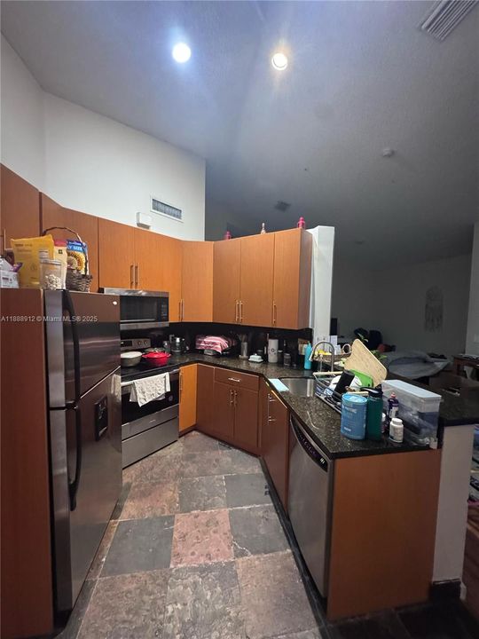 合同活跃: $3,795 (3 贝兹, 2 浴室, 1478 平方英尺)