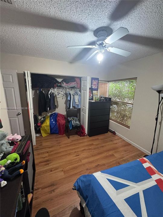 合同活跃: $3,795 (3 贝兹, 2 浴室, 1478 平方英尺)