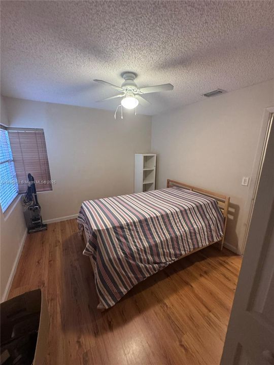 合同活跃: $3,795 (3 贝兹, 2 浴室, 1478 平方英尺)