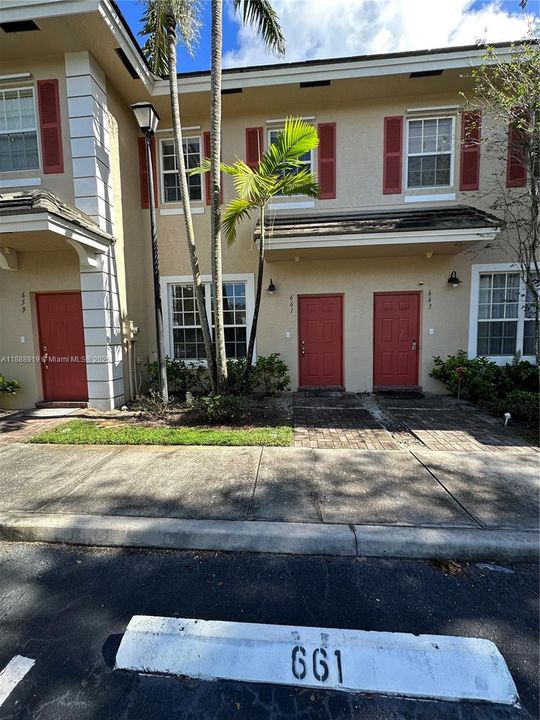 Под контрактом: $2,350 (2 спален, 2 ванн, 1280 Квадратных фут)