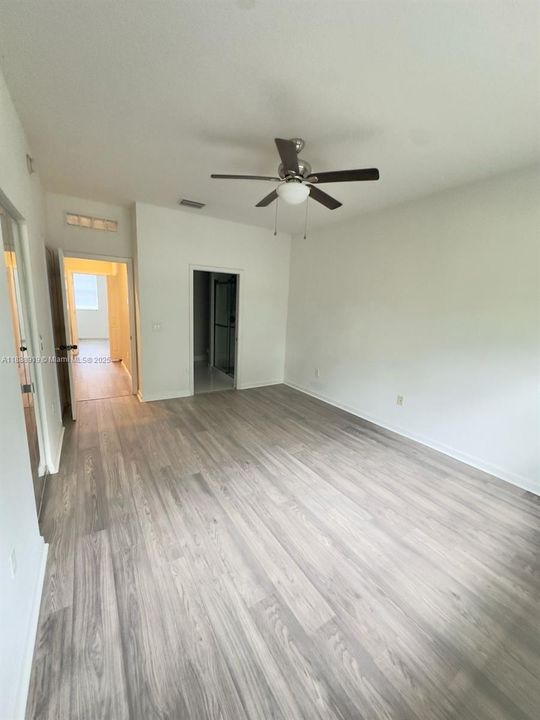 Под контрактом: $2,350 (2 спален, 2 ванн, 1280 Квадратных фут)