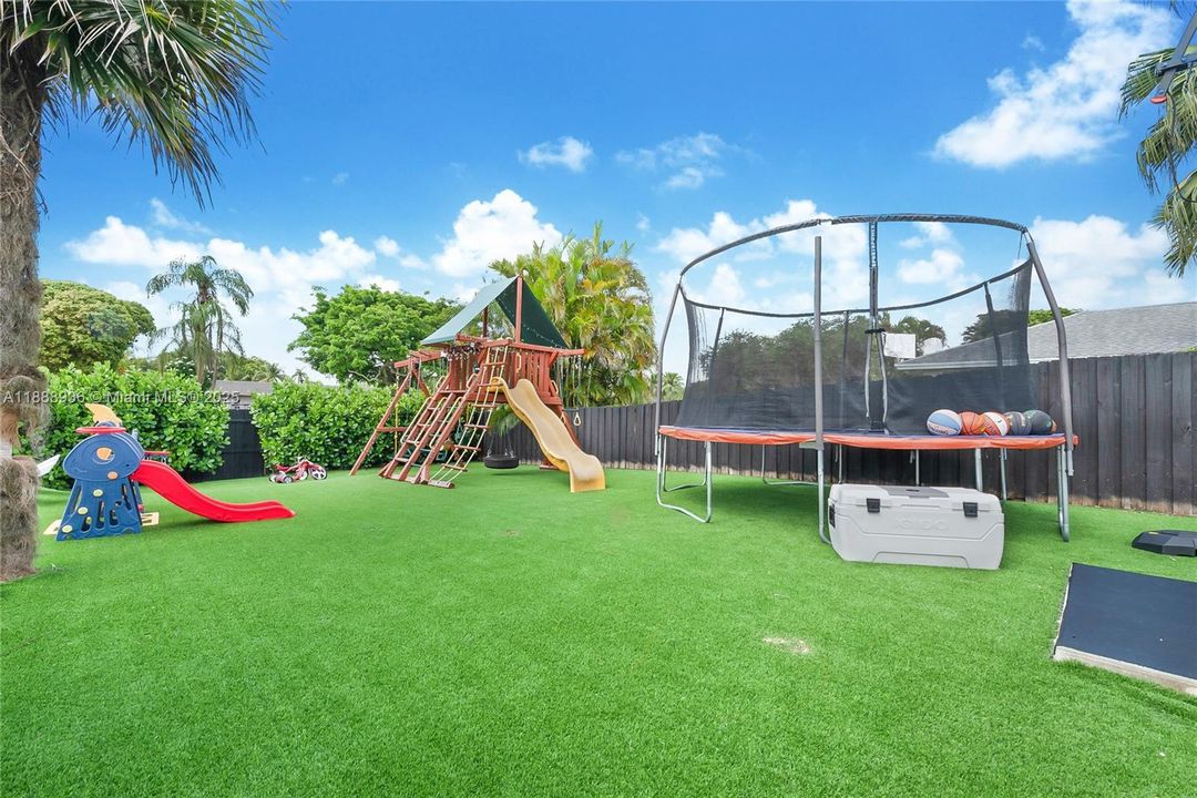 For Rent: $6,350 (3 beds, 2 baths, 1512 Square Feet)