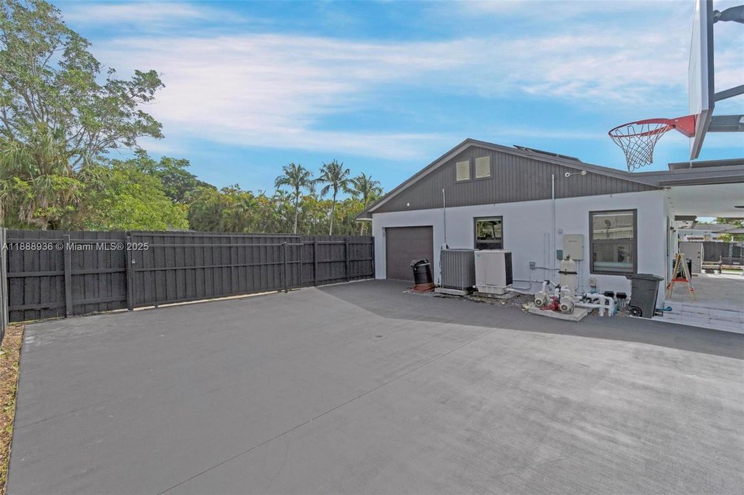 For Rent: $6,350 (3 beds, 2 baths, 1512 Square Feet)