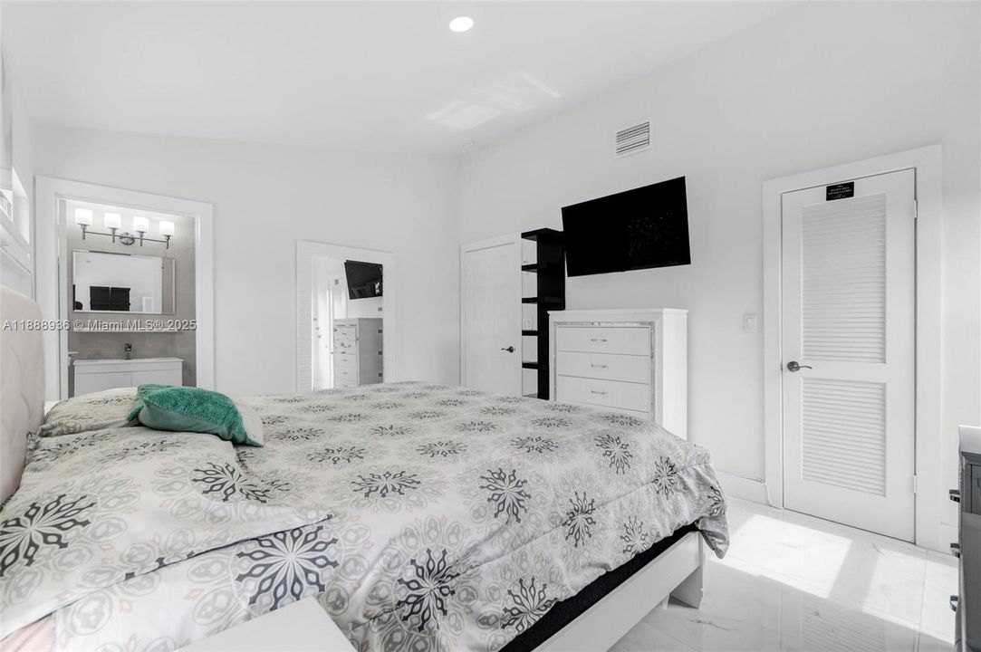 For Rent: $6,350 (3 beds, 2 baths, 1512 Square Feet)