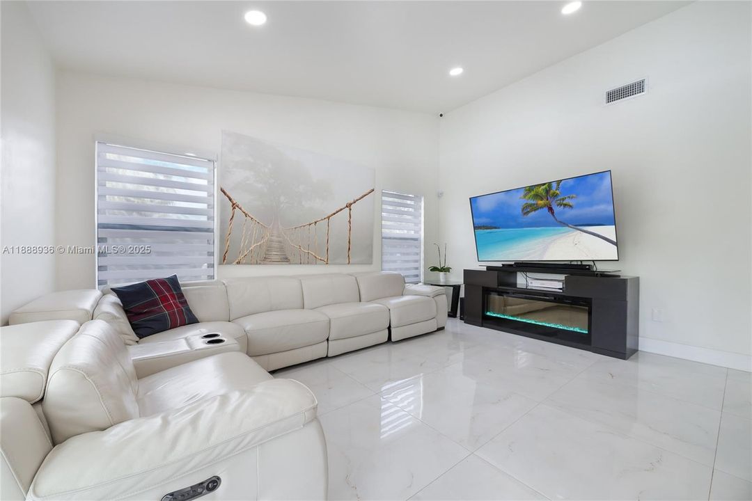 For Rent: $6,350 (3 beds, 2 baths, 1512 Square Feet)