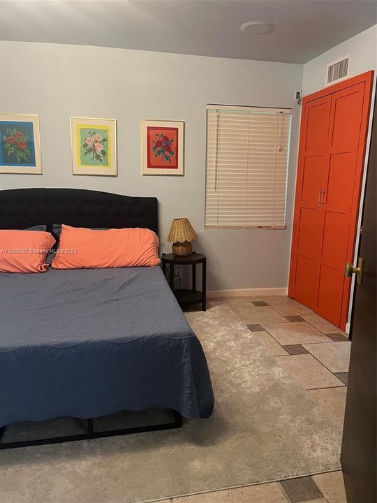 合同活跃: $3,900 (3 贝兹, 2 浴室, 1624 平方英尺)