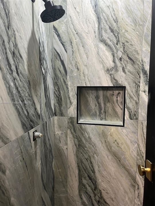 合同活跃: $3,900 (3 贝兹, 2 浴室, 1624 平方英尺)