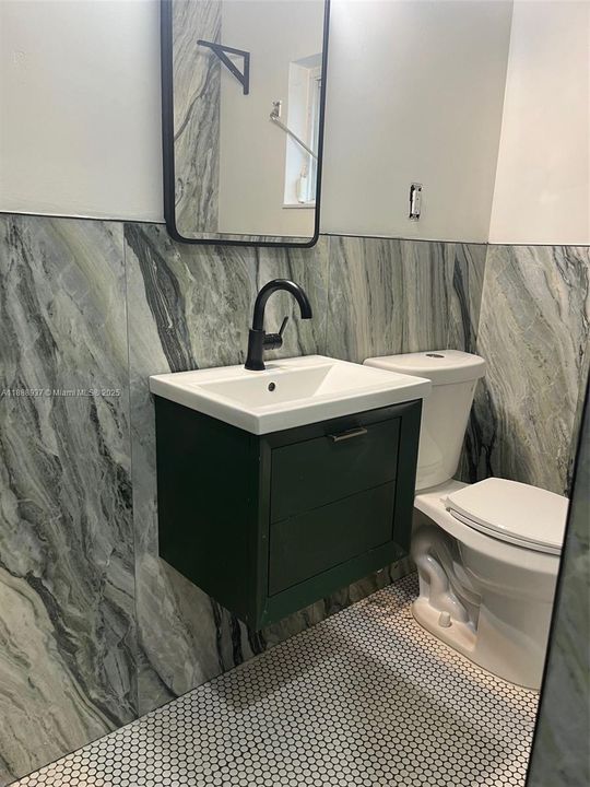 合同活跃: $3,900 (3 贝兹, 2 浴室, 1624 平方英尺)