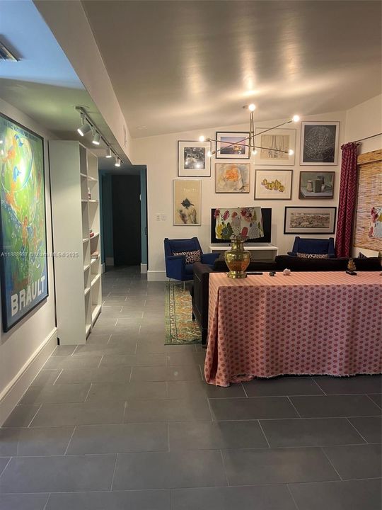 合同活跃: $3,900 (3 贝兹, 2 浴室, 1624 平方英尺)