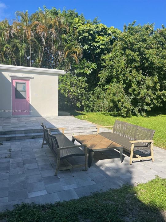 合同活跃: $3,900 (3 贝兹, 2 浴室, 1624 平方英尺)