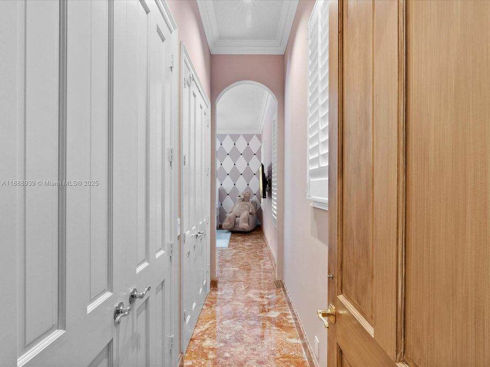 En Venta: $8,975,000 (7 camas, 8 baños, 11336 Pies cuadrados)