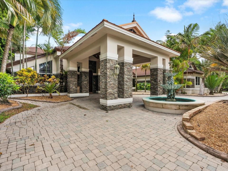 En Venta: $8,975,000 (7 camas, 8 baños, 11336 Pies cuadrados)