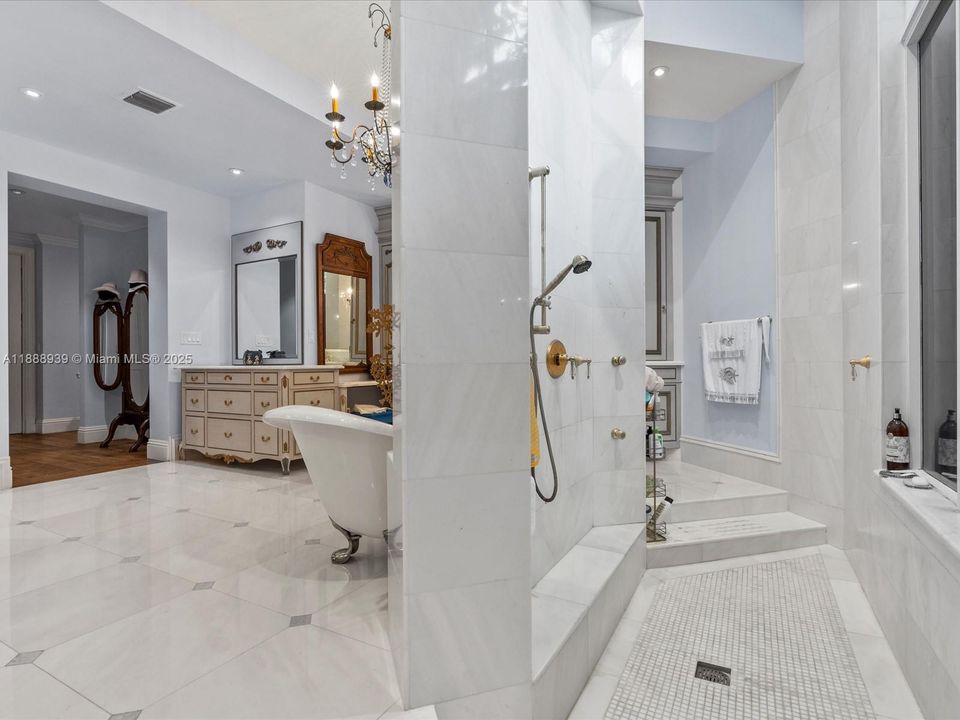 En Venta: $8,975,000 (7 camas, 8 baños, 11336 Pies cuadrados)