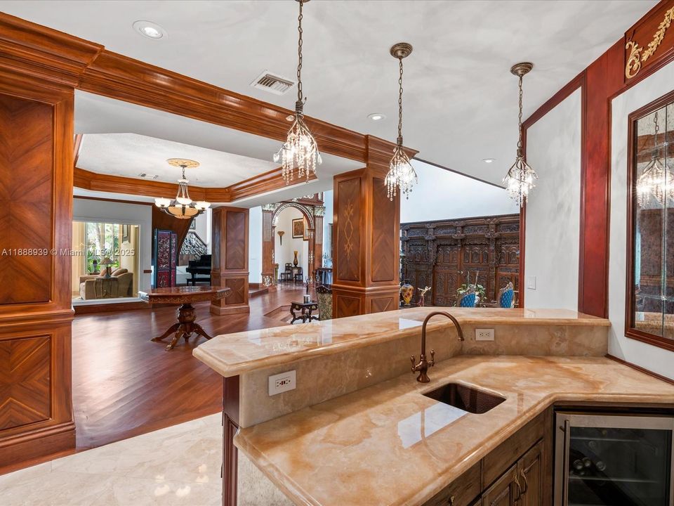 En Venta: $8,975,000 (7 camas, 8 baños, 11336 Pies cuadrados)