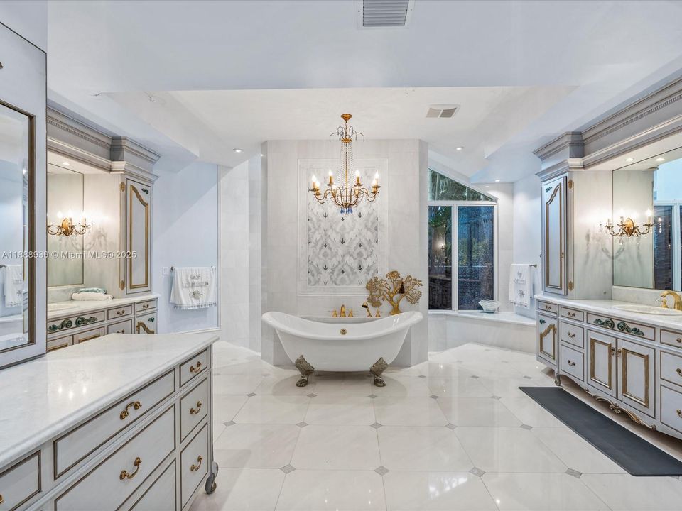 En Venta: $8,975,000 (7 camas, 8 baños, 11336 Pies cuadrados)