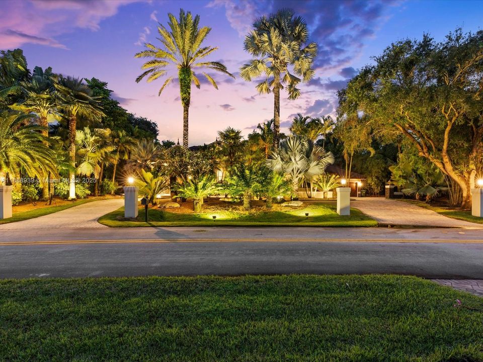 En Venta: $8,975,000 (7 camas, 8 baños, 11336 Pies cuadrados)