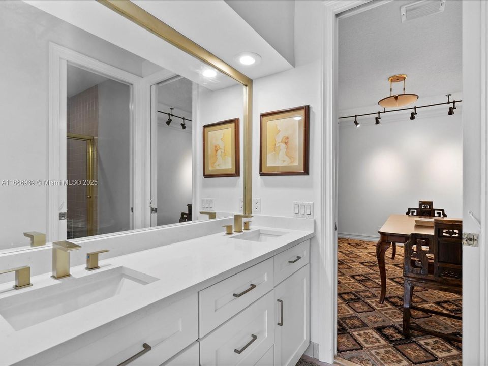 En Venta: $8,975,000 (7 camas, 8 baños, 11336 Pies cuadrados)