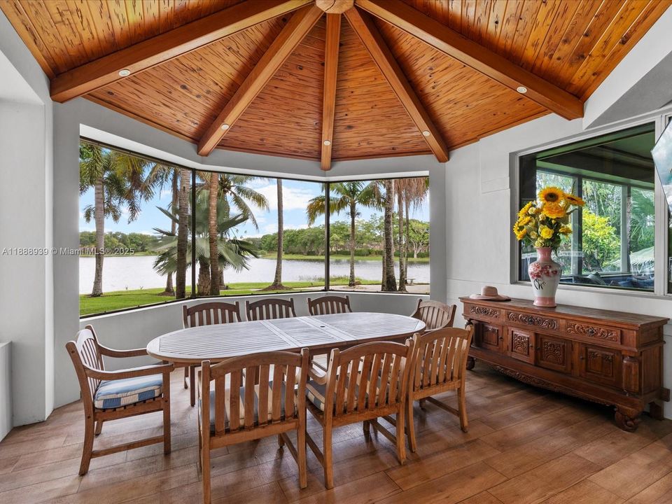 En Venta: $8,975,000 (7 camas, 8 baños, 11336 Pies cuadrados)