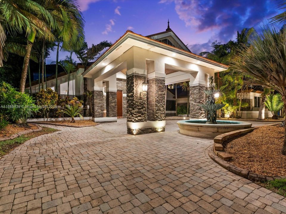 En Venta: $8,975,000 (7 camas, 8 baños, 11336 Pies cuadrados)