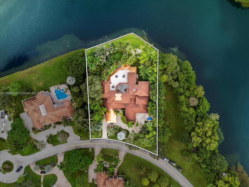 En Venta: $8,975,000 (7 camas, 8 baños, 11336 Pies cuadrados)