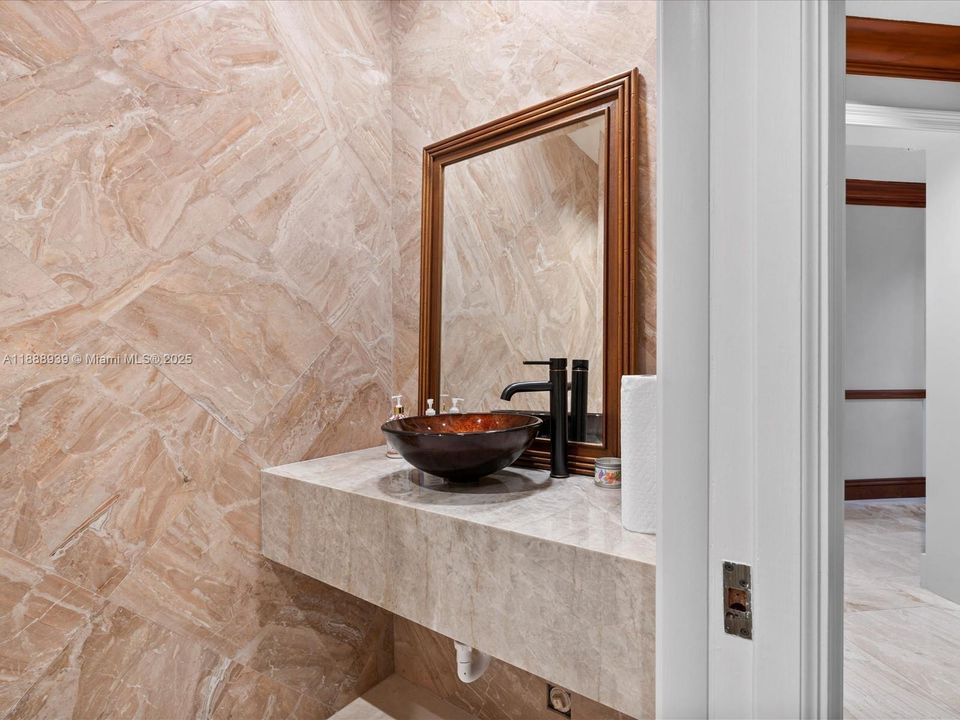 En Venta: $8,975,000 (7 camas, 8 baños, 11336 Pies cuadrados)