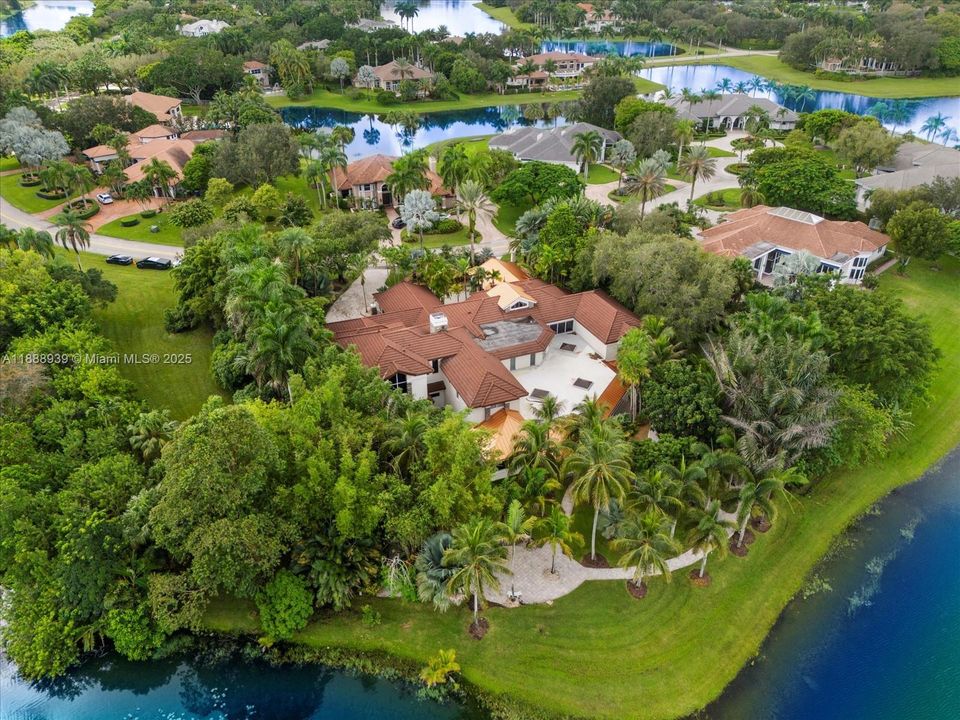 En Venta: $8,975,000 (7 camas, 8 baños, 11336 Pies cuadrados)