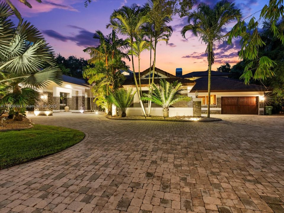 En Venta: $8,975,000 (7 camas, 8 baños, 11336 Pies cuadrados)