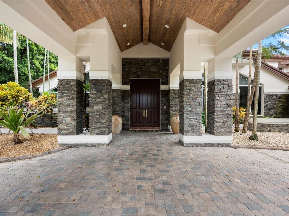 En Venta: $8,975,000 (7 camas, 8 baños, 11336 Pies cuadrados)