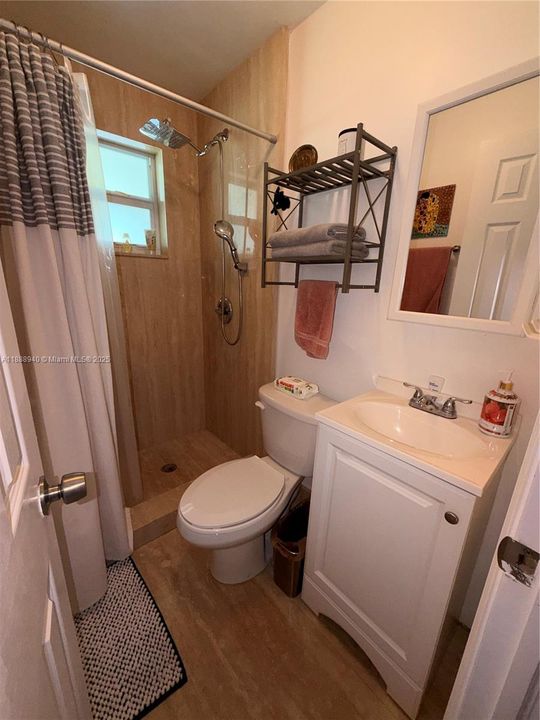 Vendido Recientemente: $690,000 (4 camas, 3 baños, 1443 Pies cuadrados)