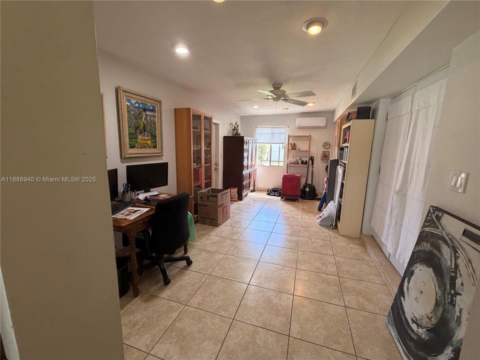 Vendido Recientemente: $690,000 (4 camas, 3 baños, 1443 Pies cuadrados)