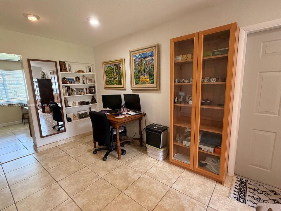 Vendido Recientemente: $690,000 (4 camas, 3 baños, 1443 Pies cuadrados)