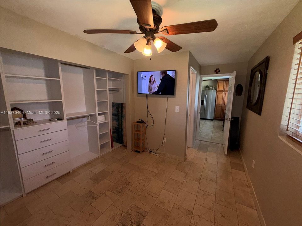 Vendido Recientemente: $690,000 (4 camas, 3 baños, 1443 Pies cuadrados)