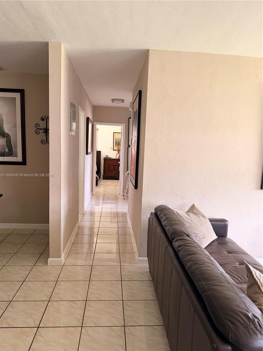 Vendido Recientemente: $690,000 (4 camas, 3 baños, 1443 Pies cuadrados)