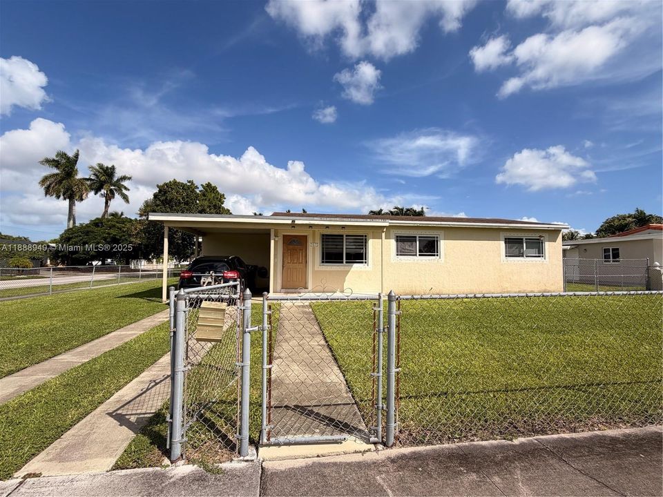 Vendido Recientemente: $690,000 (4 camas, 3 baños, 1443 Pies cuadrados)