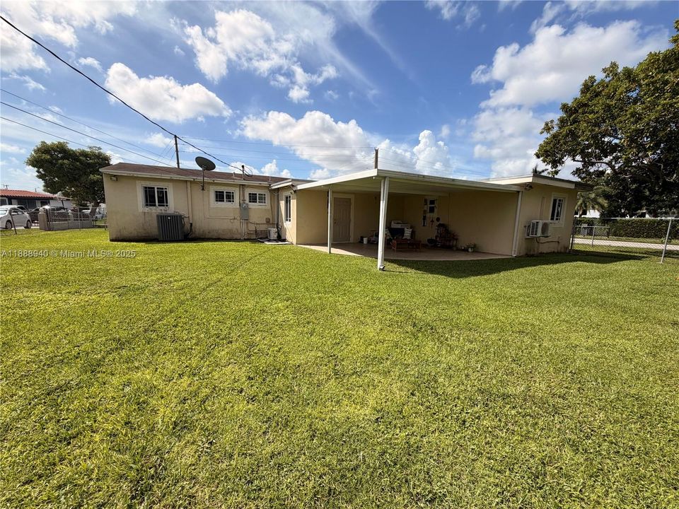 Vendido Recientemente: $690,000 (4 camas, 3 baños, 1443 Pies cuadrados)