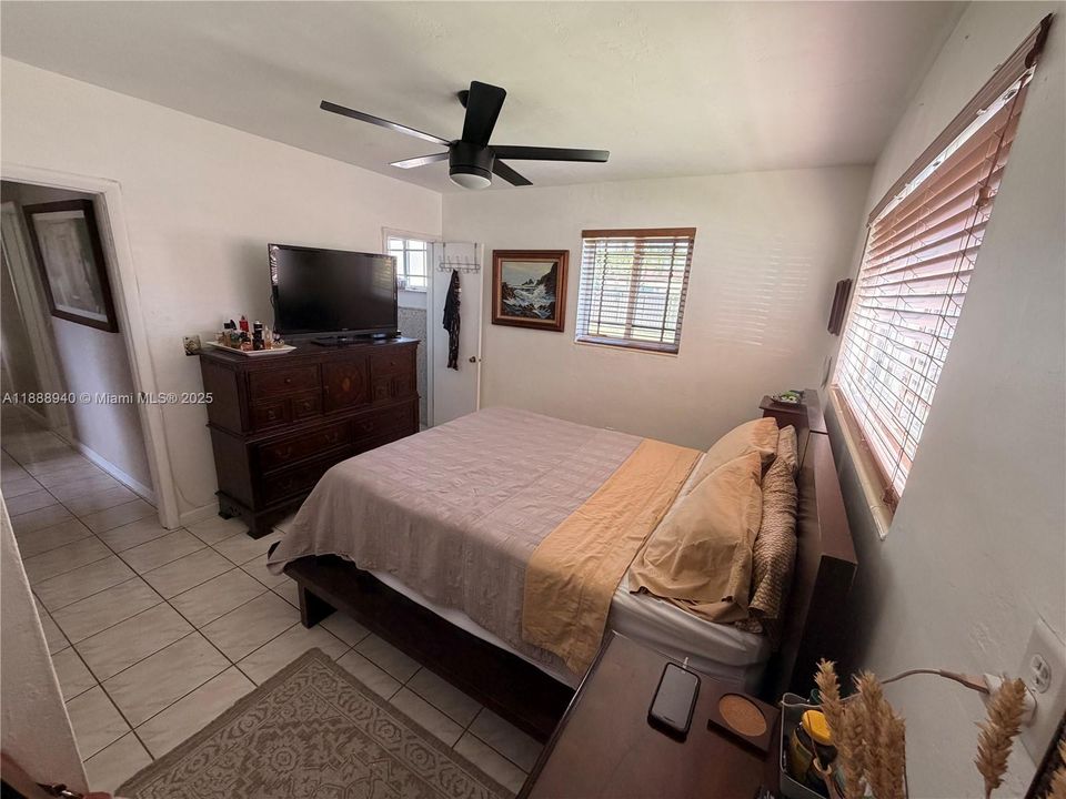 Vendido Recientemente: $690,000 (4 camas, 3 baños, 1443 Pies cuadrados)