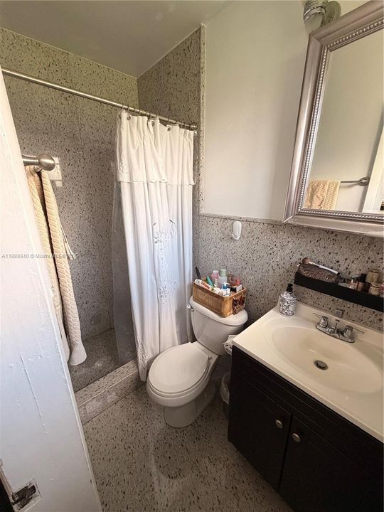 Vendido Recientemente: $690,000 (4 camas, 3 baños, 1443 Pies cuadrados)