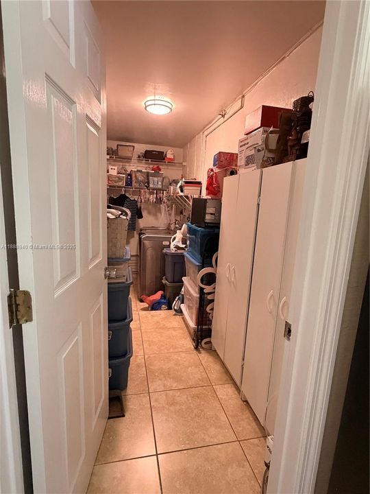 Vendido Recientemente: $690,000 (4 camas, 3 baños, 1443 Pies cuadrados)