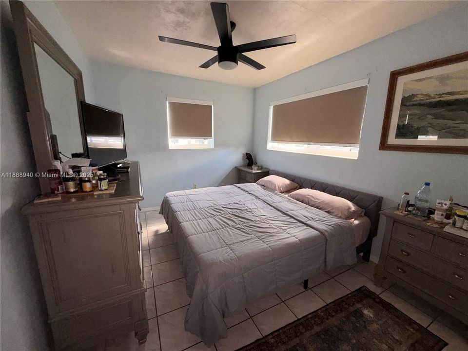 Vendido Recientemente: $690,000 (4 camas, 3 baños, 1443 Pies cuadrados)