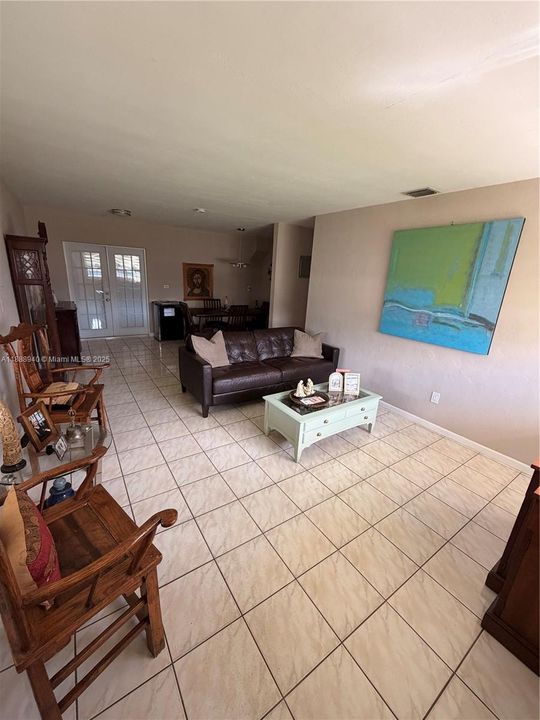 Vendido Recientemente: $690,000 (4 camas, 3 baños, 1443 Pies cuadrados)