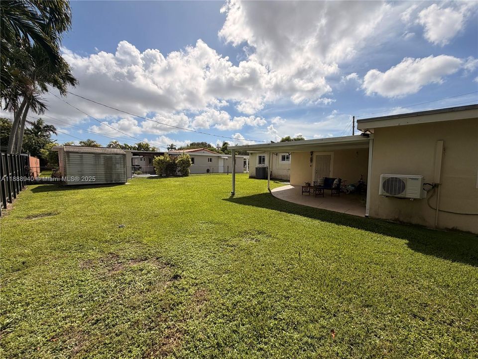 Vendido Recientemente: $690,000 (4 camas, 3 baños, 1443 Pies cuadrados)