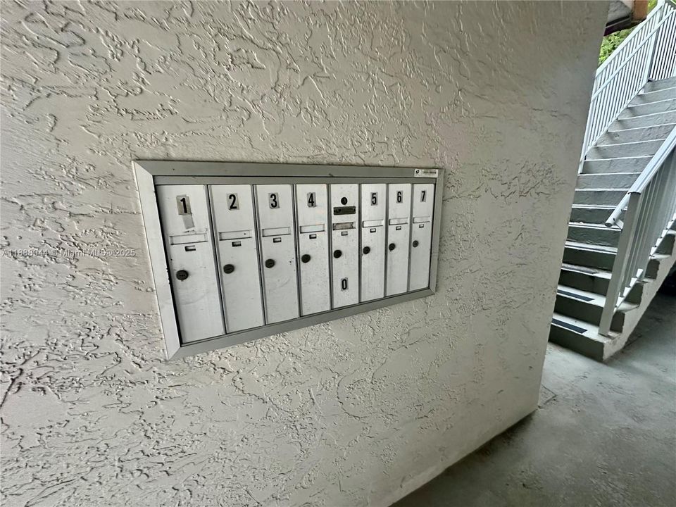 Под контрактом: $1,325 (1 спален, 1 ванн, 435 Квадратных фут)