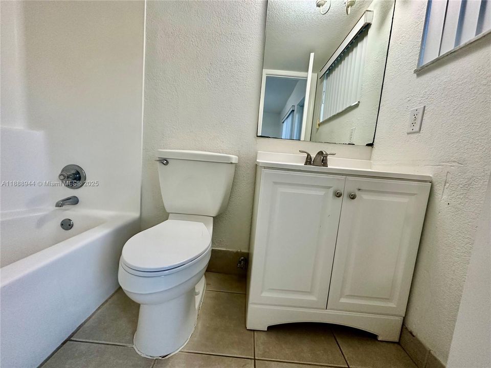 Под контрактом: $1,325 (1 спален, 1 ванн, 435 Квадратных фут)