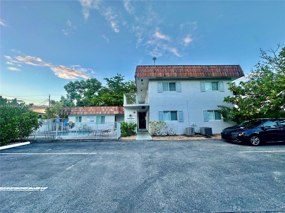 Под контрактом: $1,325 (1 спален, 1 ванн, 435 Квадратных фут)