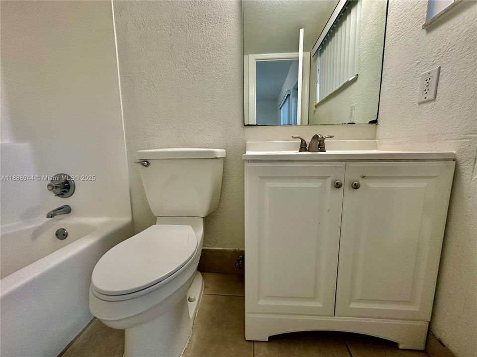 Под контрактом: $1,325 (1 спален, 1 ванн, 435 Квадратных фут)