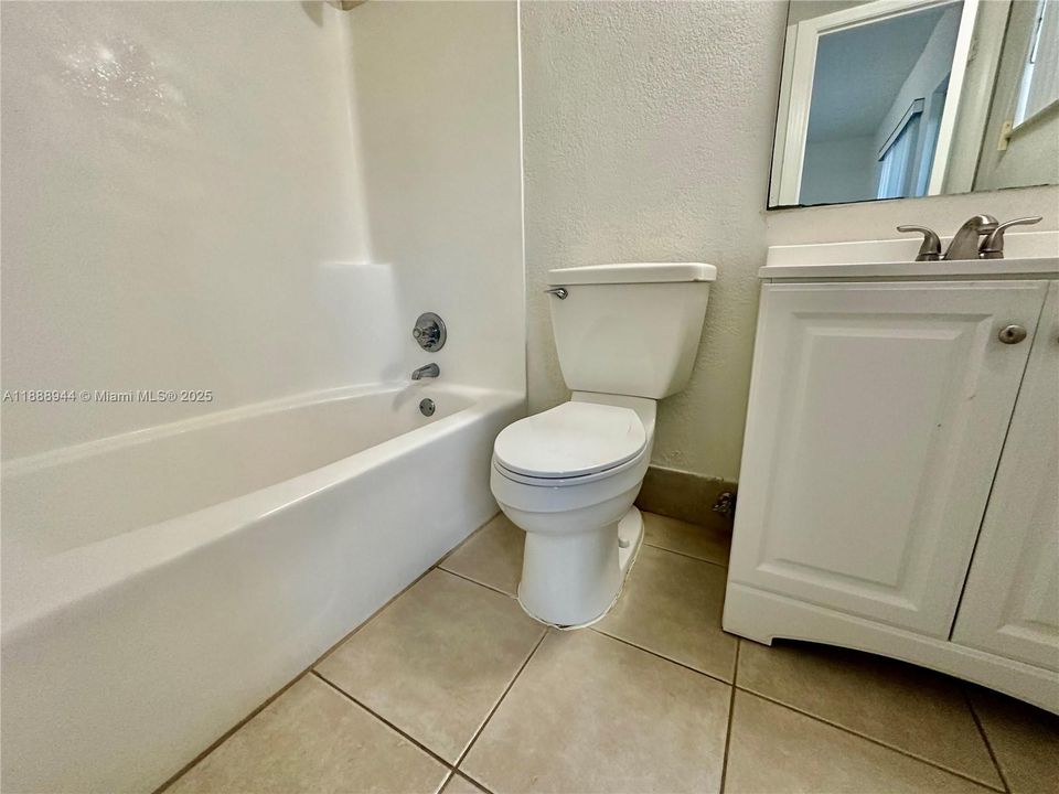 Под контрактом: $1,325 (1 спален, 1 ванн, 435 Квадратных фут)