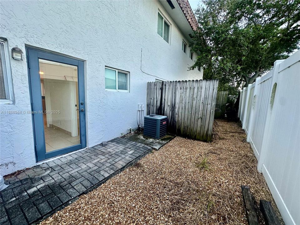 Под контрактом: $1,325 (1 спален, 1 ванн, 435 Квадратных фут)