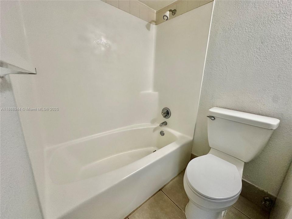 Под контрактом: $1,325 (1 спален, 1 ванн, 435 Квадратных фут)